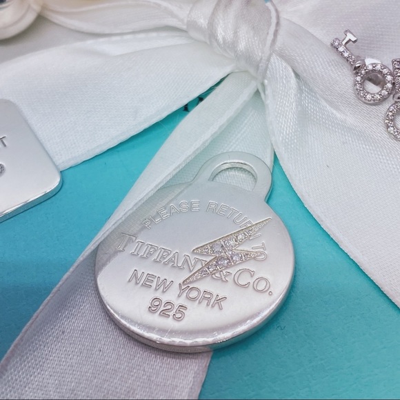 Return to Tiffany & Co. Diamond Lightning Bolt Charm - Picture 3 of 6